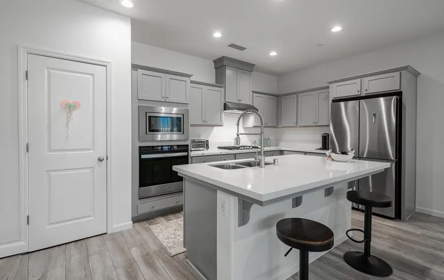 1437 Las Rosas Avenue, Clovis, CA 93619 - Image #3