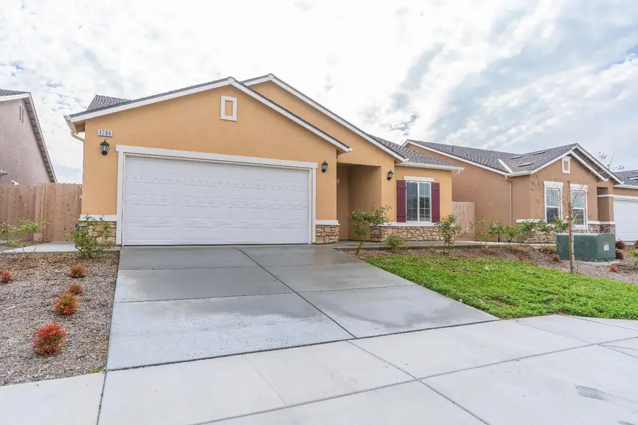 1208 E Orange Street, Avenal, CA 93204 - Image #2