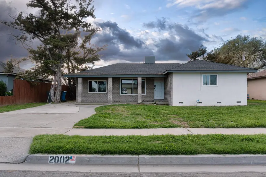 2002 N Woodridge Way, Hanford, CA 93230 - #2