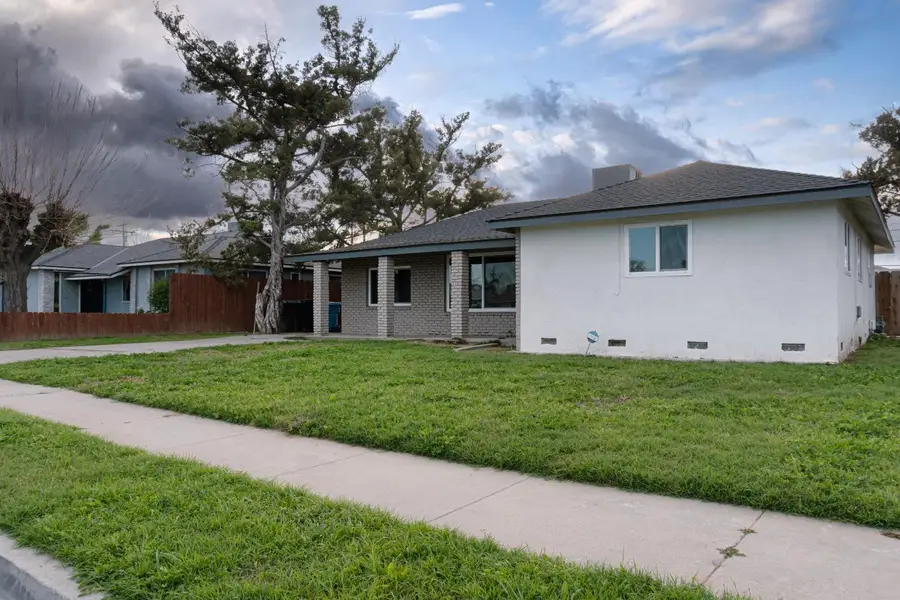 2002 N Woodridge Way, Hanford, CA 93230 - #3