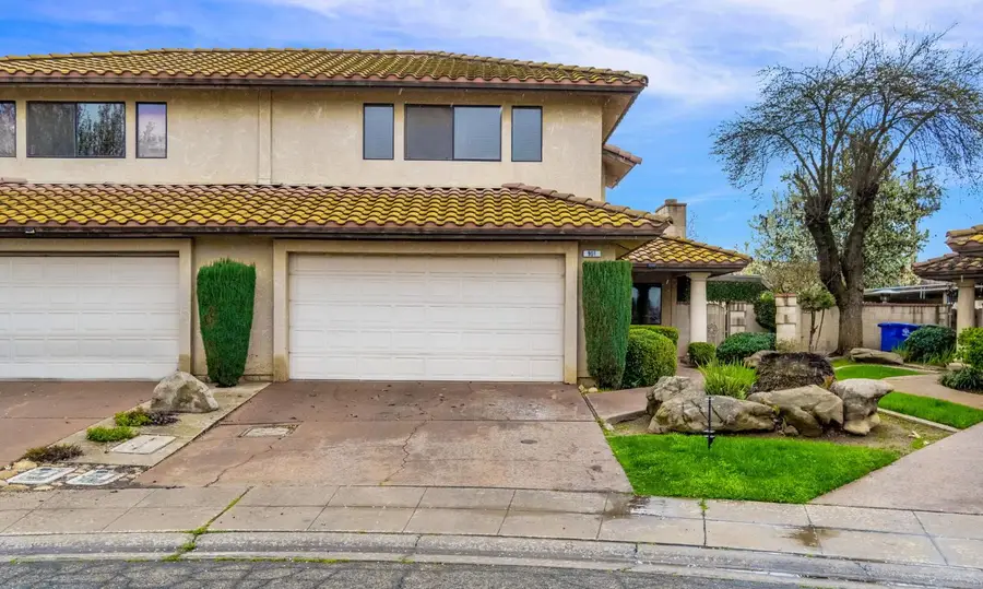 901 Valley Way, Madera, CA 93637 - #2