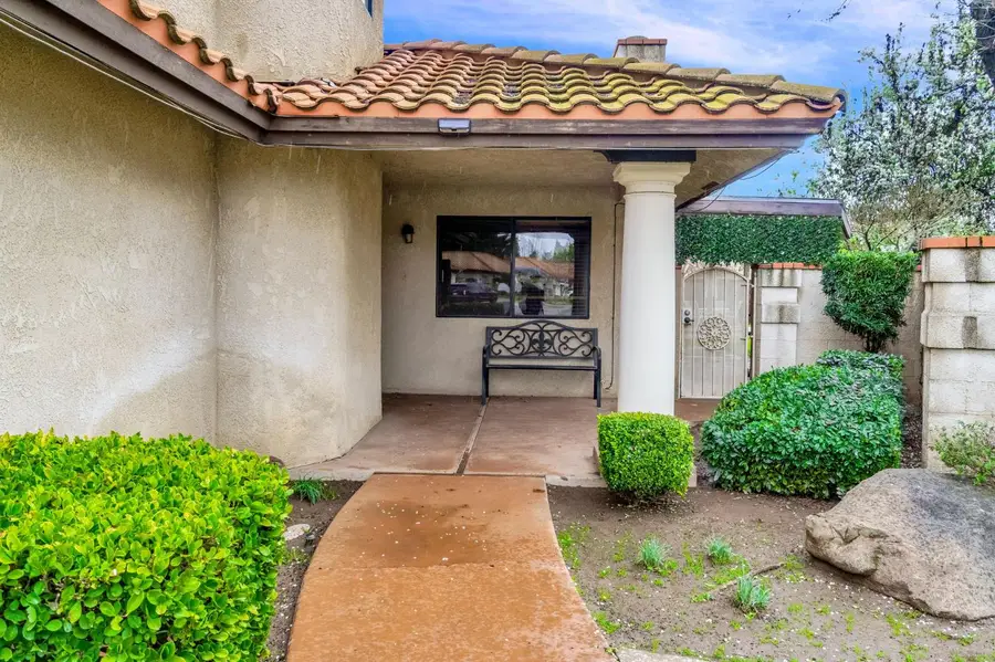 901 Valley Way, Madera, CA 93637 - #3