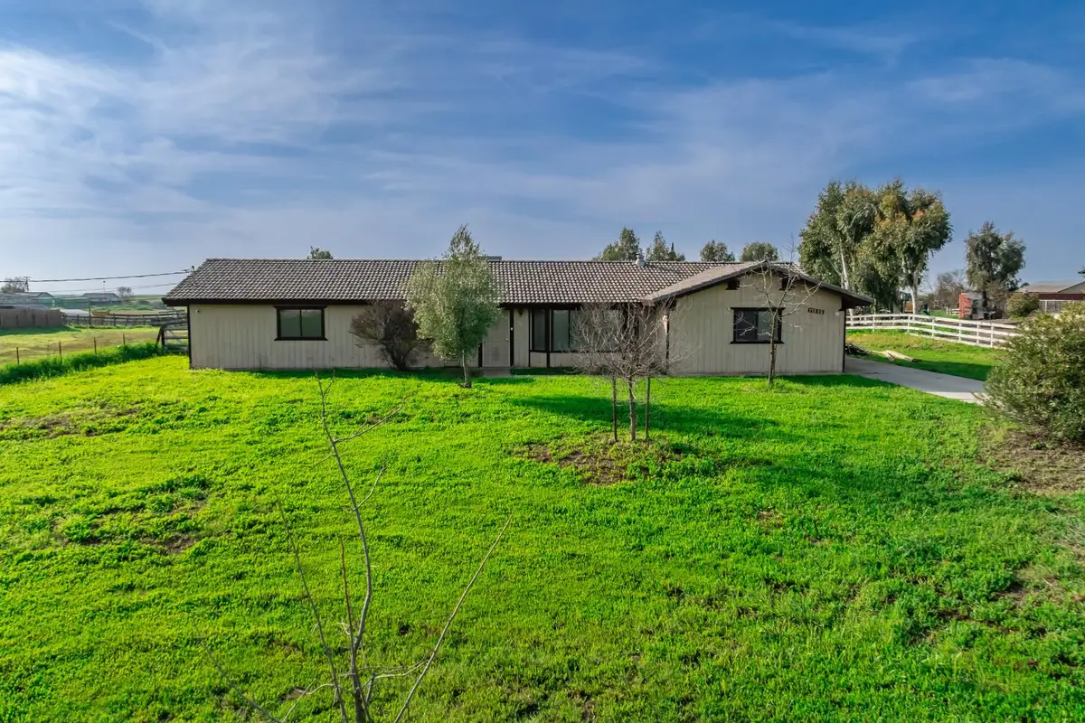 17232 Mark Road, Madera, CA 93636 - Image #1