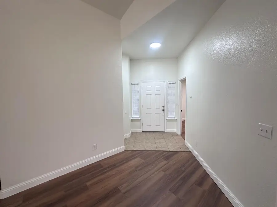 5491 W Ashcroft Avenue, Fresno, CA 93722 - Image #2