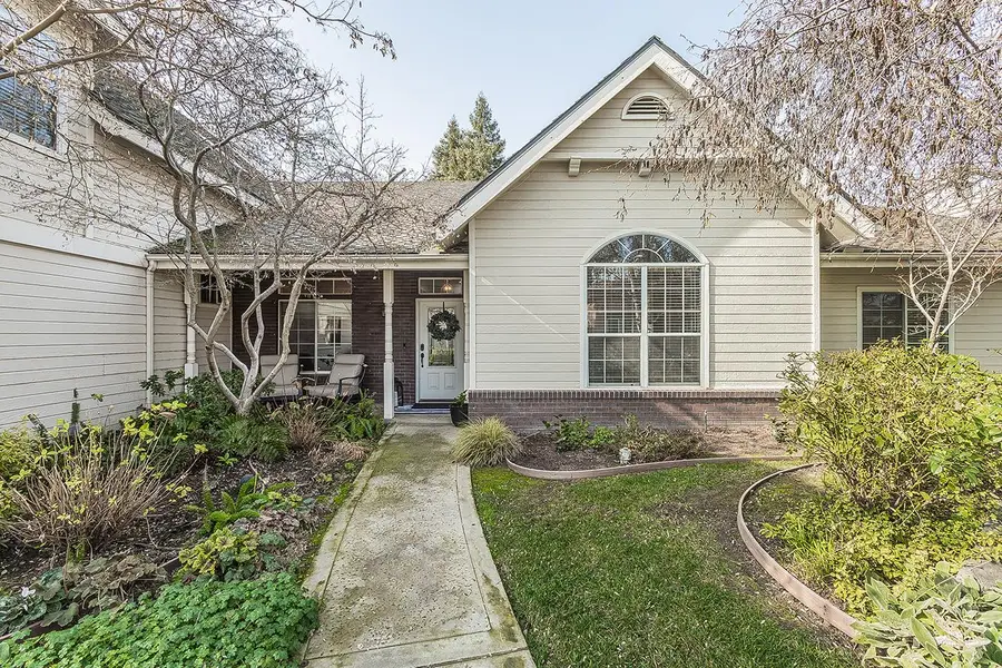 2409 SE Cottonwood Circle, Visalia, CA 93277 - Image #2