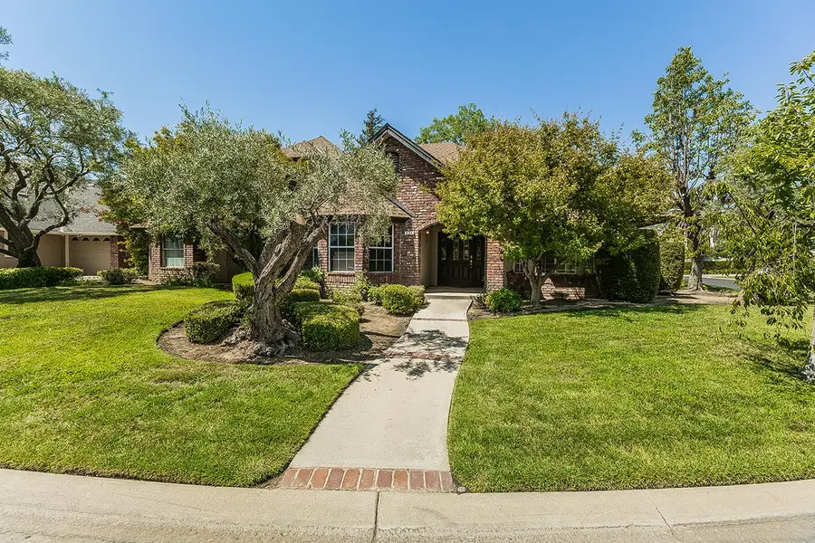534 E Mariners Circle, Fresno, CA 93730 - Image #3