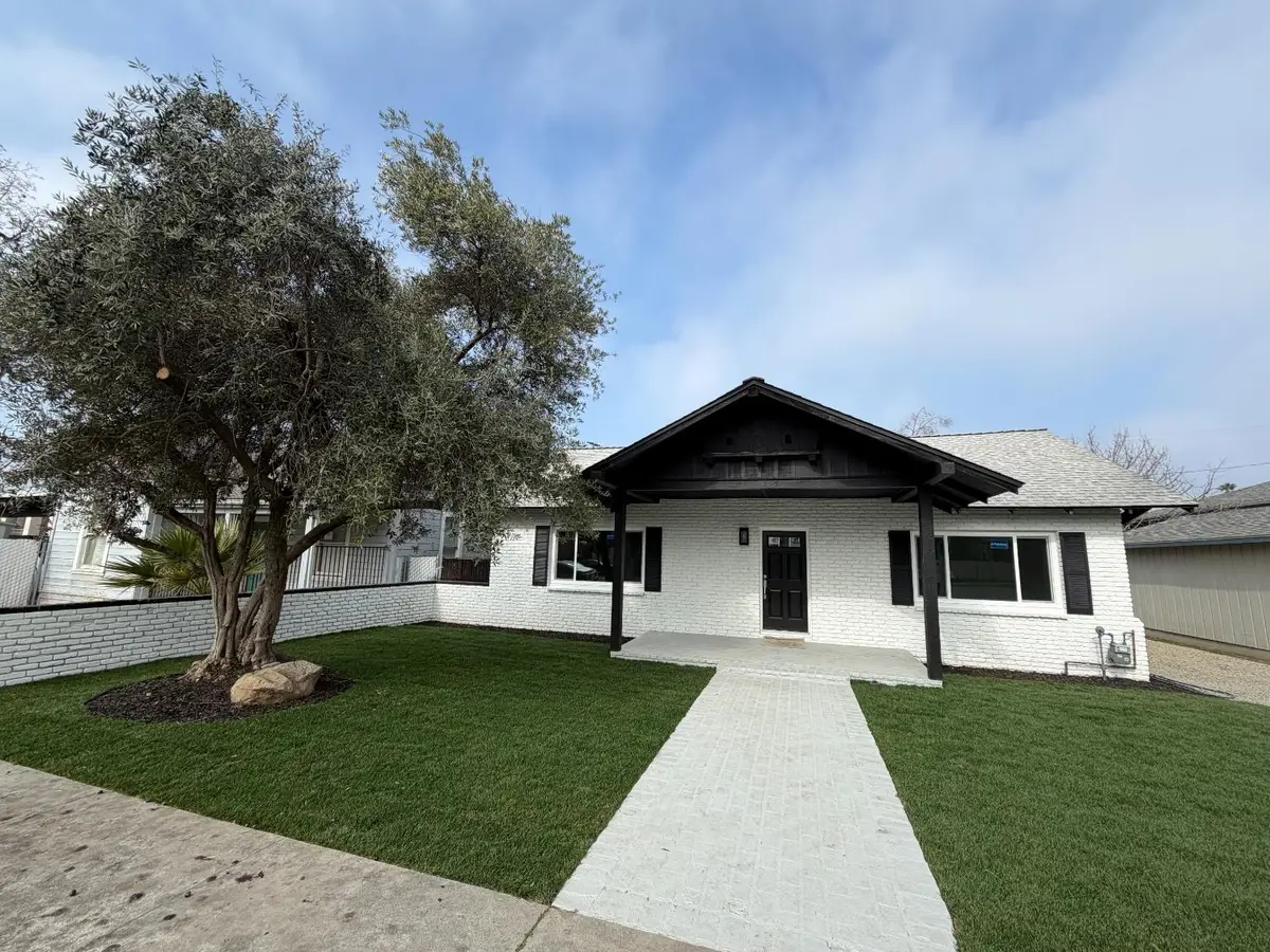 122 E 11th Street, Hanford, CA 93230 - Image #1