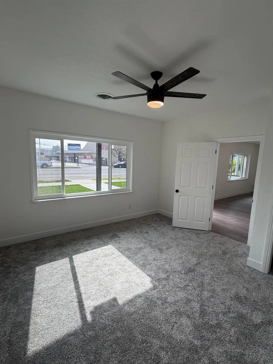 122 E 11th Street, Hanford, CA 93230 - Image #3