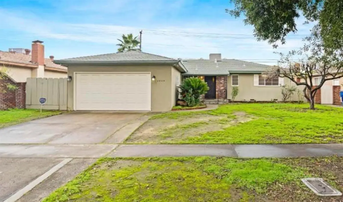 3924 3924 E Farrin Ave, Fresno, CA 93726 - Image #1