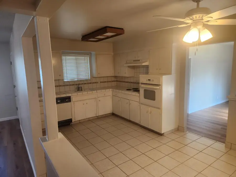 904 W Santa Ana Avenue, Clovis, CA 93612 - #2