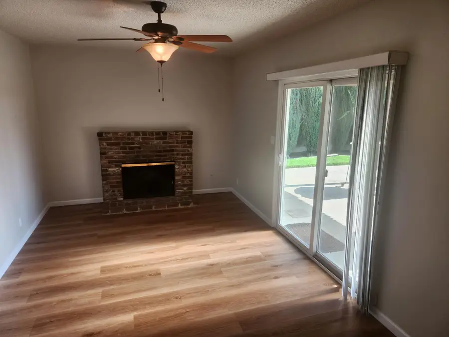 904 W Santa Ana Avenue, Clovis, CA 93612 - #3