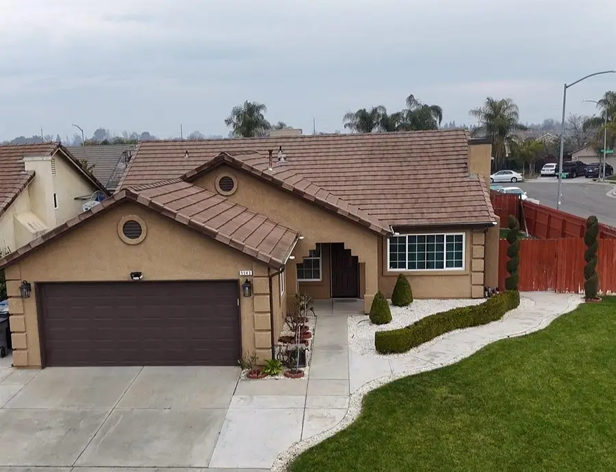 5543 E Byrd Avenue, Fresno, CA 93727 - Image #2