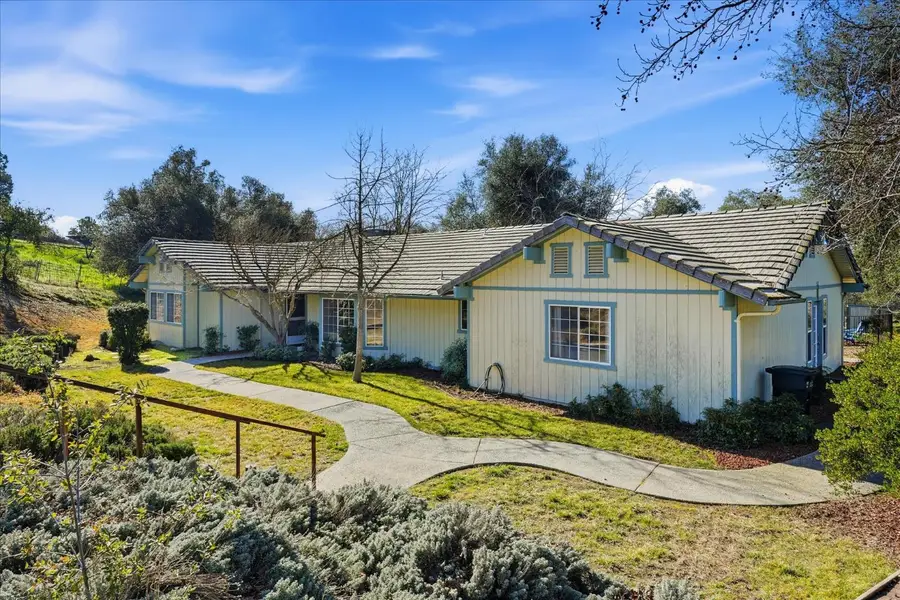 42406 Windy Gap Drive, Ahwahnee, CA 93601 - Image #2