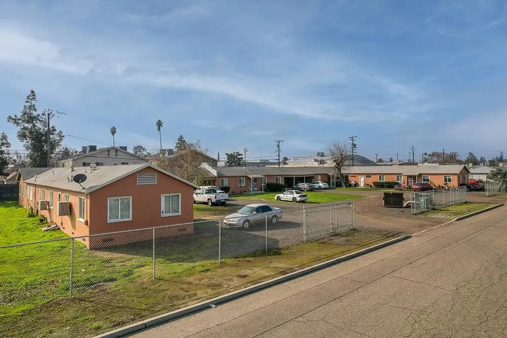 2702 E Hedges Avenue, Fresno, CA 93703 - Image #1