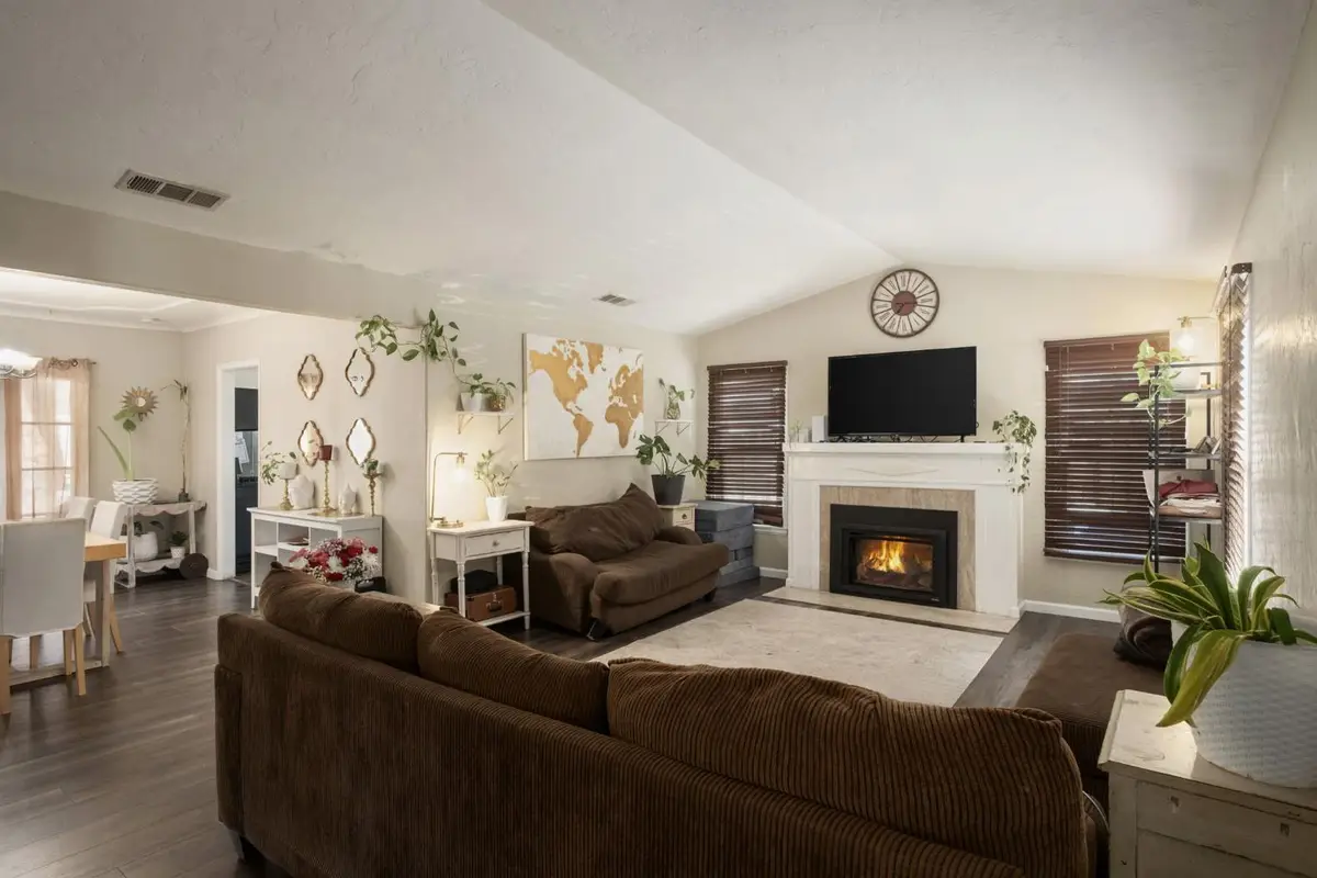 411 E Clinton Avenue, Fresno, CA 93704 - Image #1