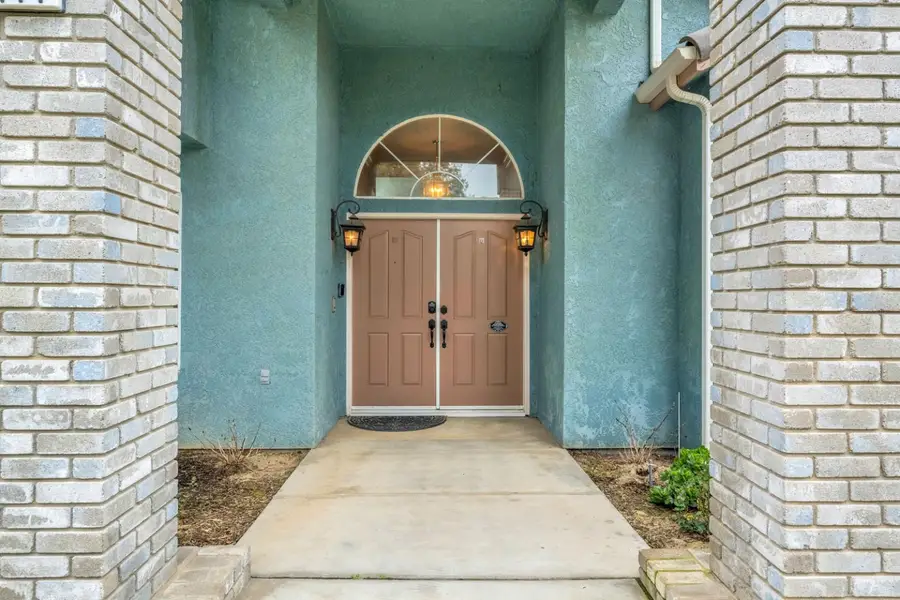 2411 E Salem Avenue, Fresno, CA 93720 - Image #3