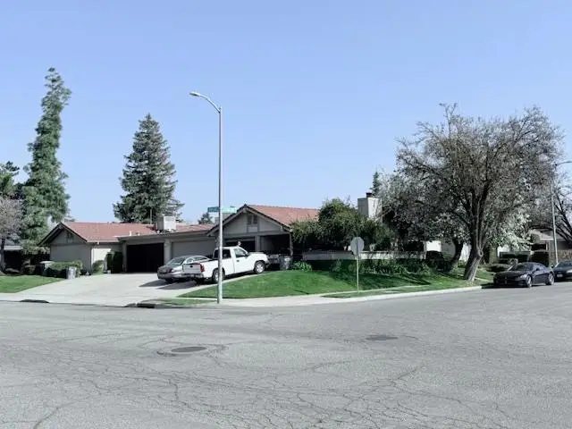 284 W Lexington Avenue, Fresno, CA 93711 - Image #1