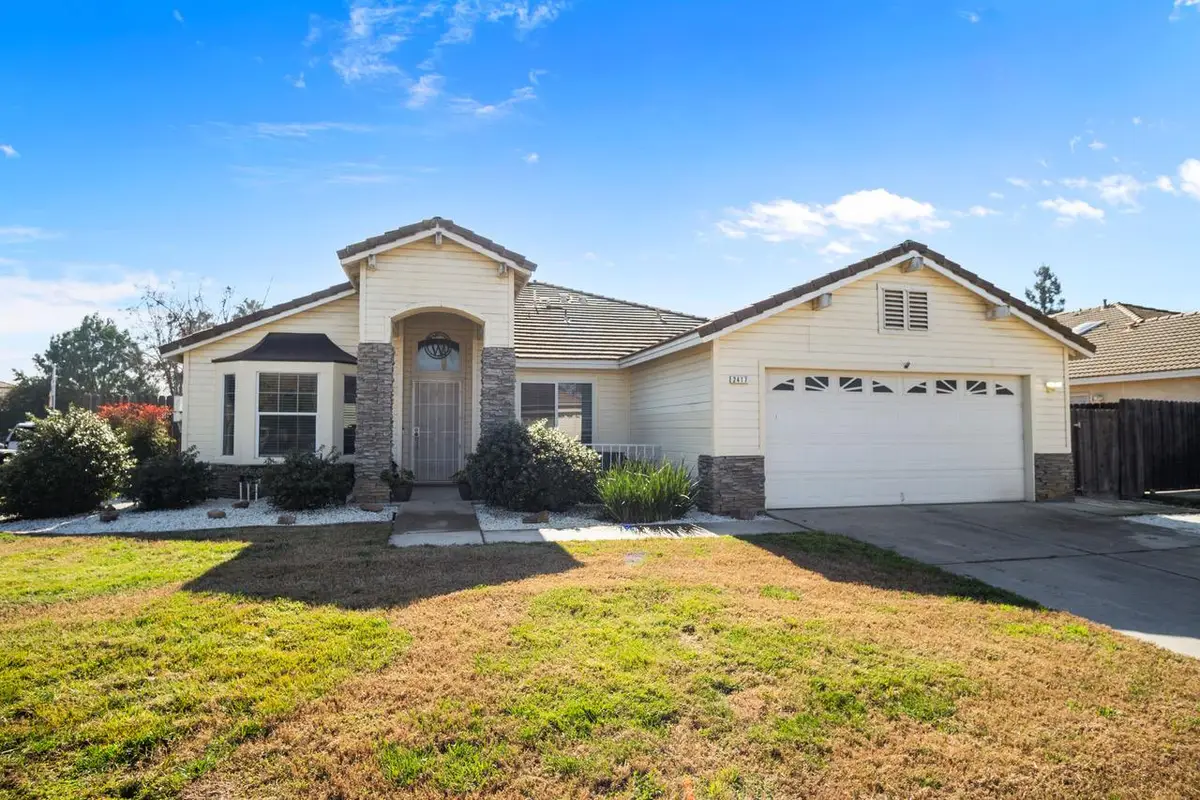 2417 E Omaha Avenue, Fresno, CA 93720 - Image #1