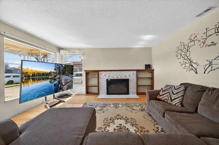 4137 E Cornell Avenue, Fresno, CA 93703 - Image #2