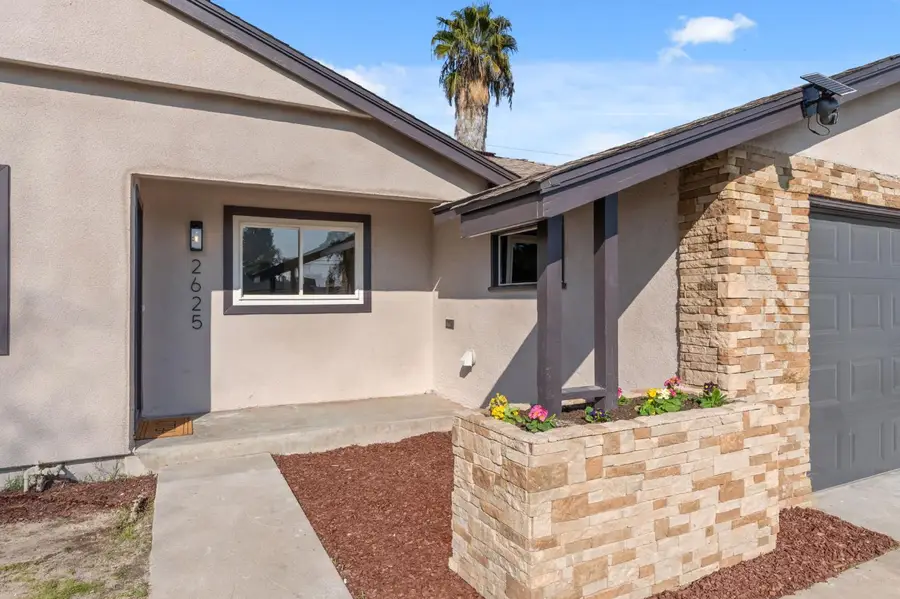 2625 E Sussex Way, Fresno, CA 93726 - Image #2