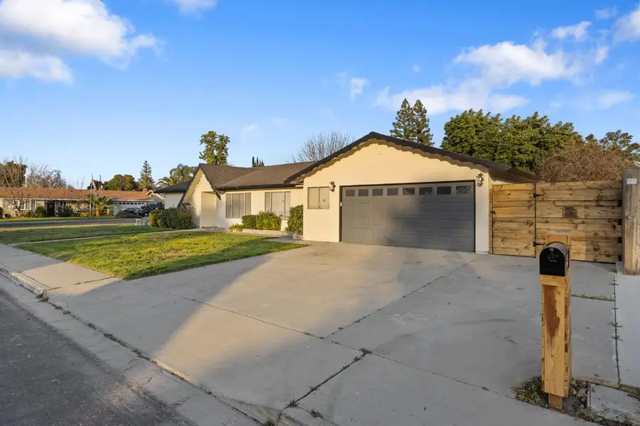 2342 S Sowell Street, Visalia, CA 93277 - Image #2