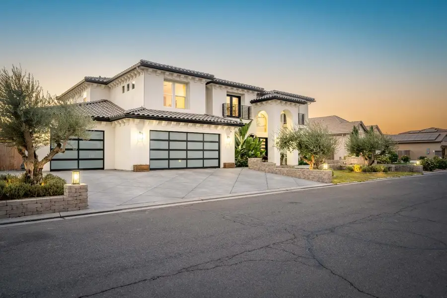 402 S Michelle Ave, Kerman, CA 93630 - Image #2