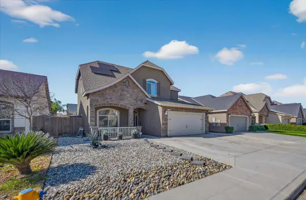 2148 La Canada, Fresno, CA 93711