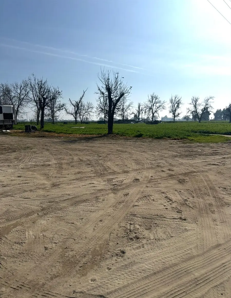 21260 S Elm Avenue, Laton, CA 93242 - Image #3