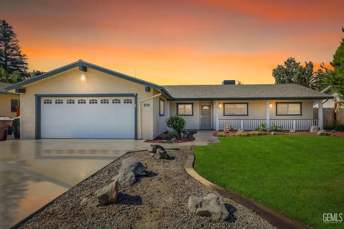 1807 E Sonora Avenue, Tulare, CA 93274 - Image #1