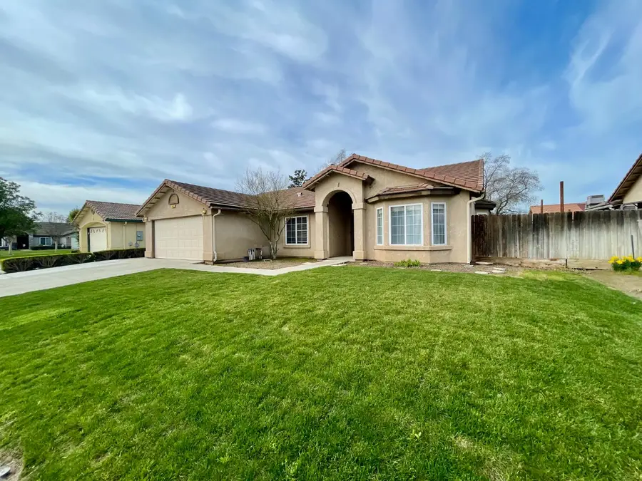 443 S Park Avenue, Kerman, CA 93630 - #3