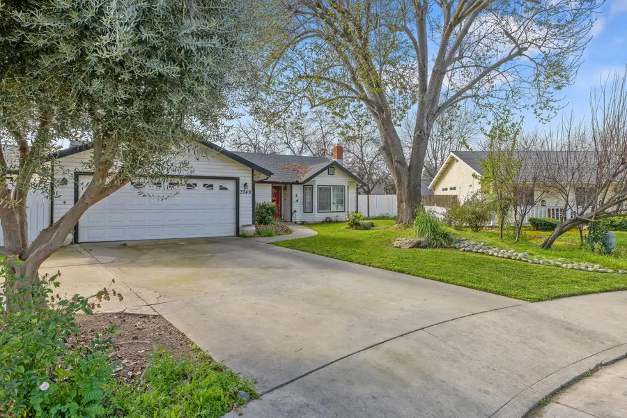 3749 S University, Visalia, CA 93277 - Image #2