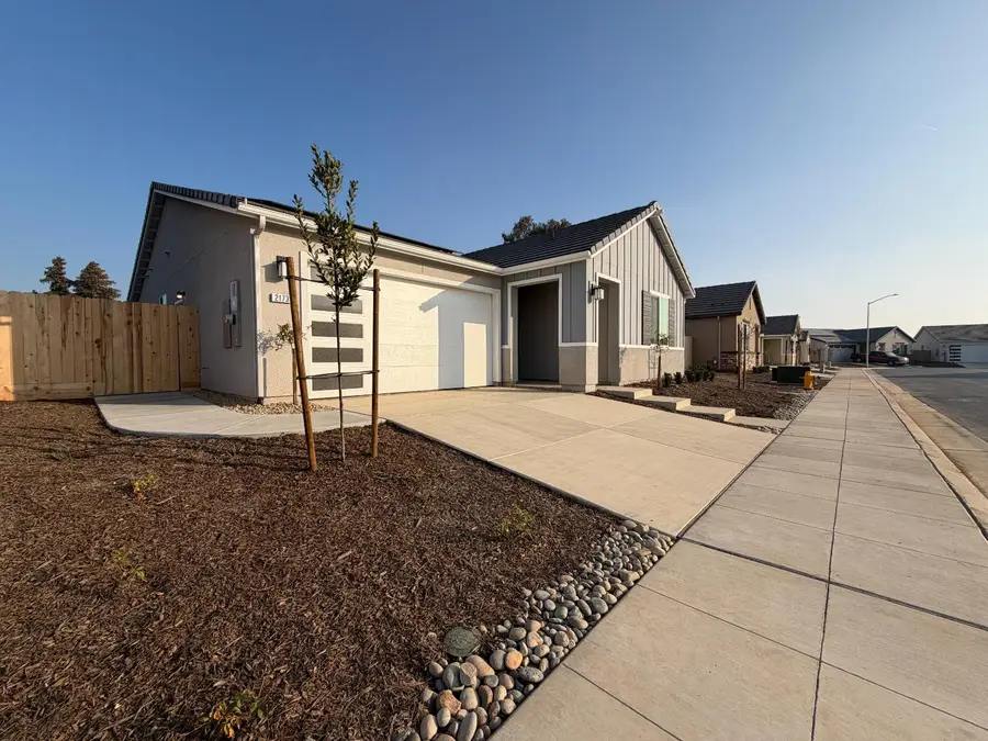 2173 N Renn Avenue, Clovis, CA 93619 - #2