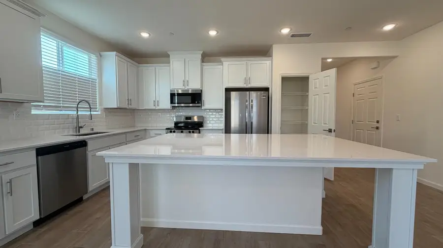 2173 N Renn Avenue, Clovis, CA 93619 - #3