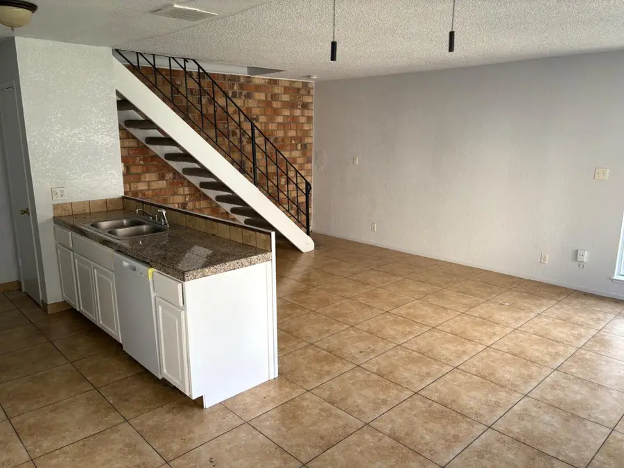 4924 N Holt #103, Fresno, CA 93705 - Image #3