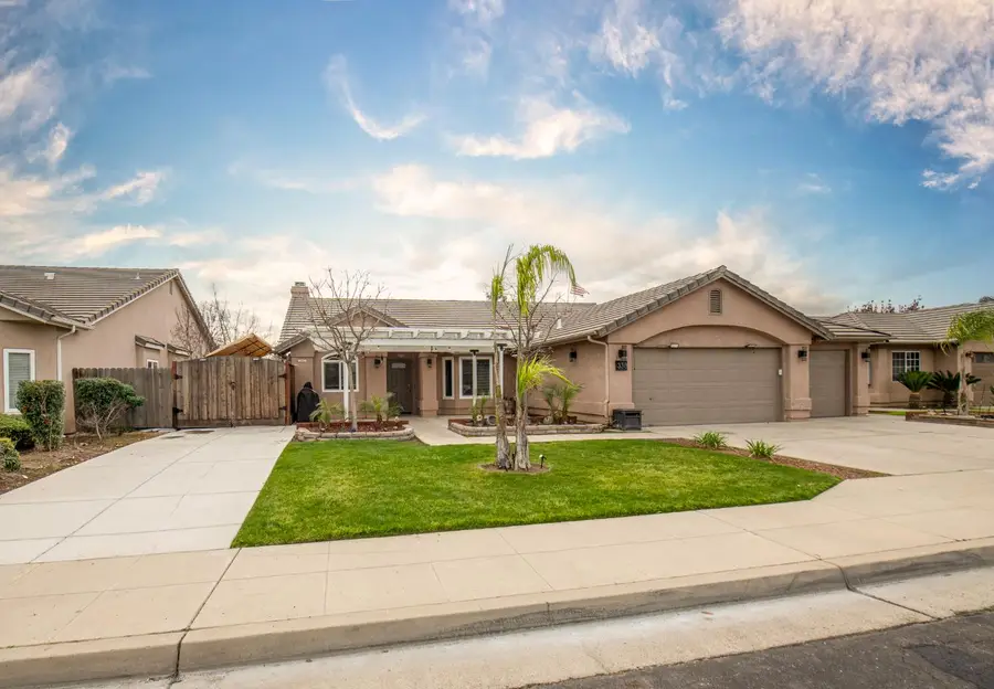 338 N Filbert Avenue, Clovis, CA 93611 - #2
