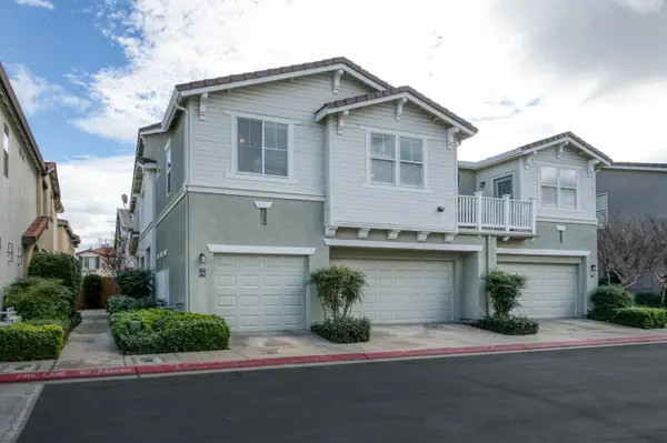 367 N Raphael Lane, Clovis, CA 93611