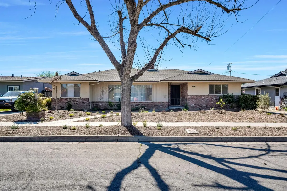 217 W Cortland Avenue, Fresno, CA 93705 - #1