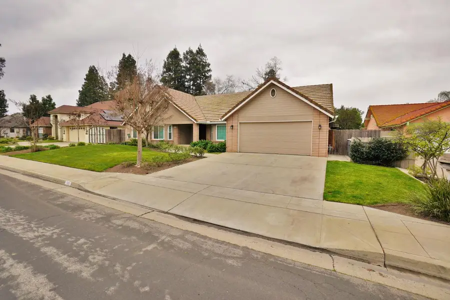 742 W Ellery Avenue, Clovis, CA 93612 - #2