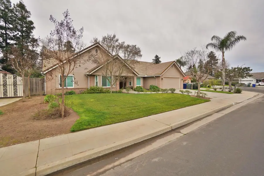 742 W Ellery Avenue, Clovis, CA 93612 - #3