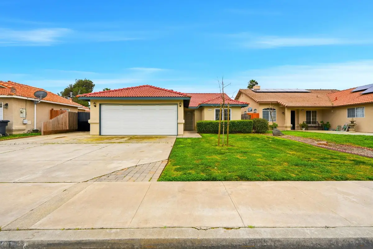 907 W Ambassador Drive, Hanford, CA 93230 - #1