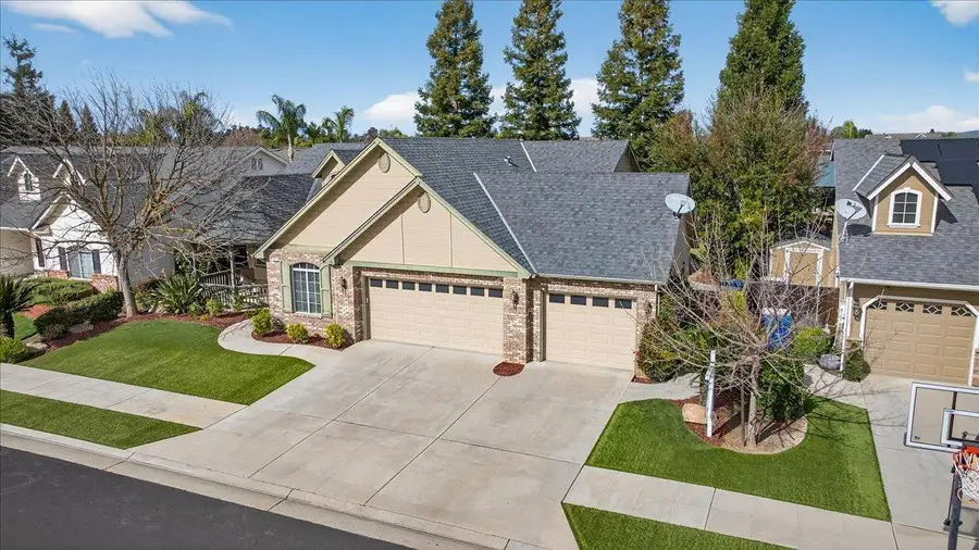 647 Moody Avenue, Clovis, CA 93619 - #2