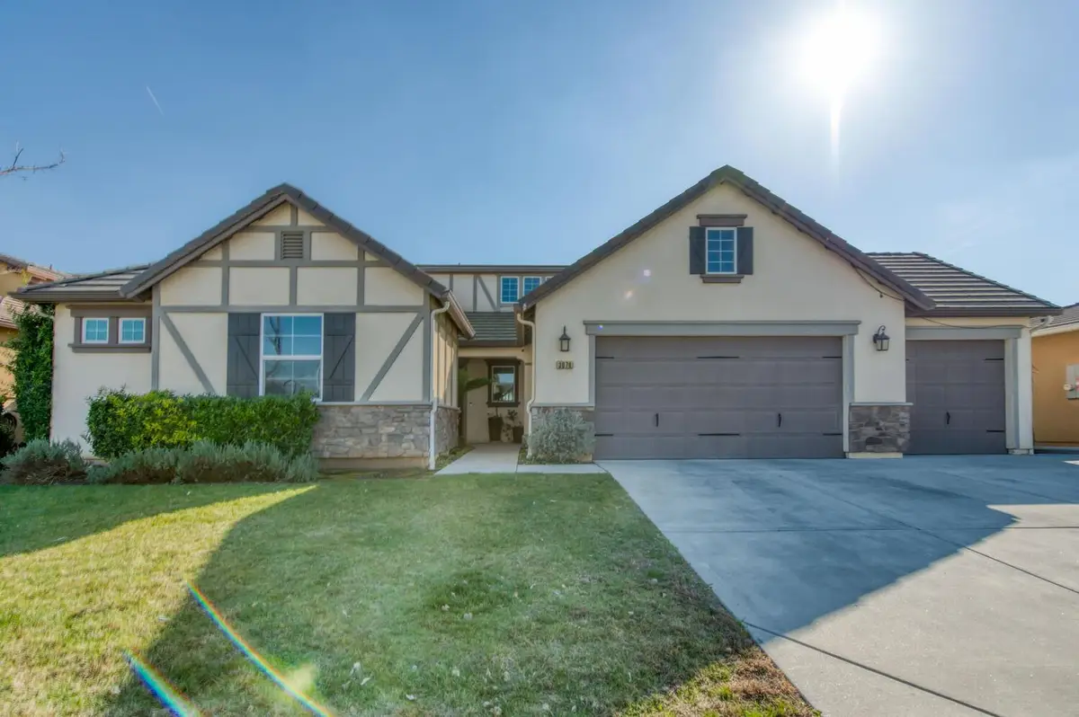 3076 Portals Avenue, Clovis, CA 93619 - #1