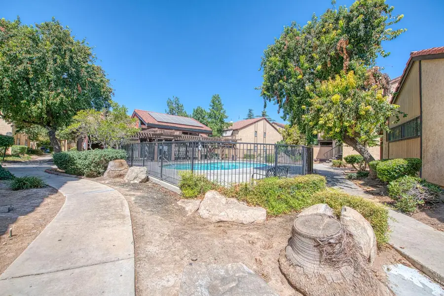 1550 W Ashlan Avenue #208, Fresno, CA 93705 - #2