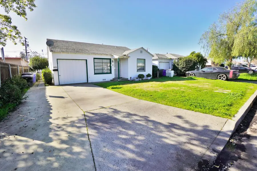 605 E Myrtle Street, Hanford, CA 93230 - #2