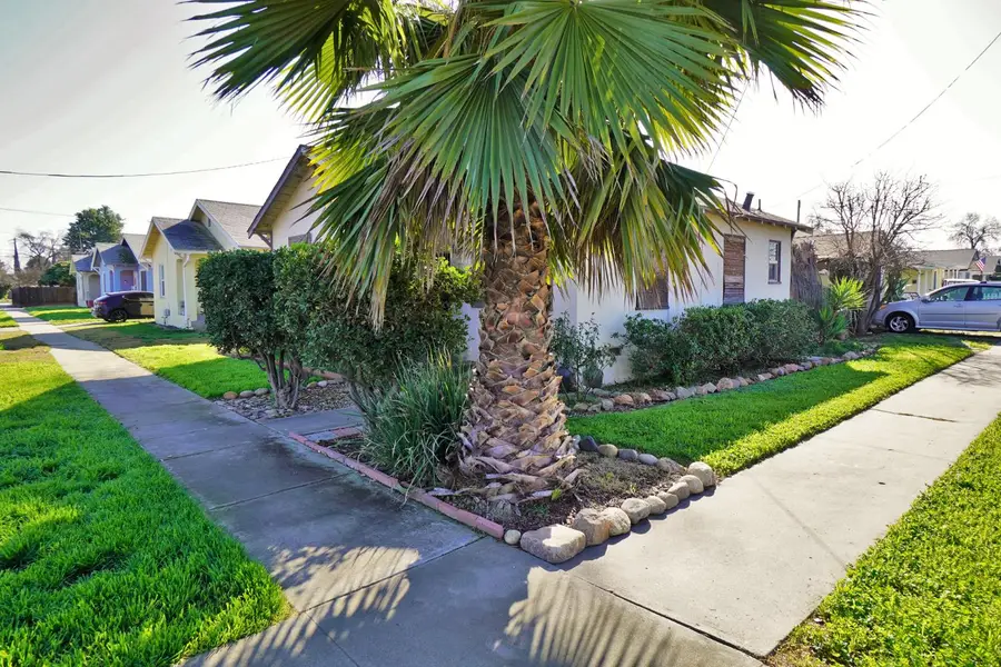 325 Neville Street, Hanford, CA 93230 - #2