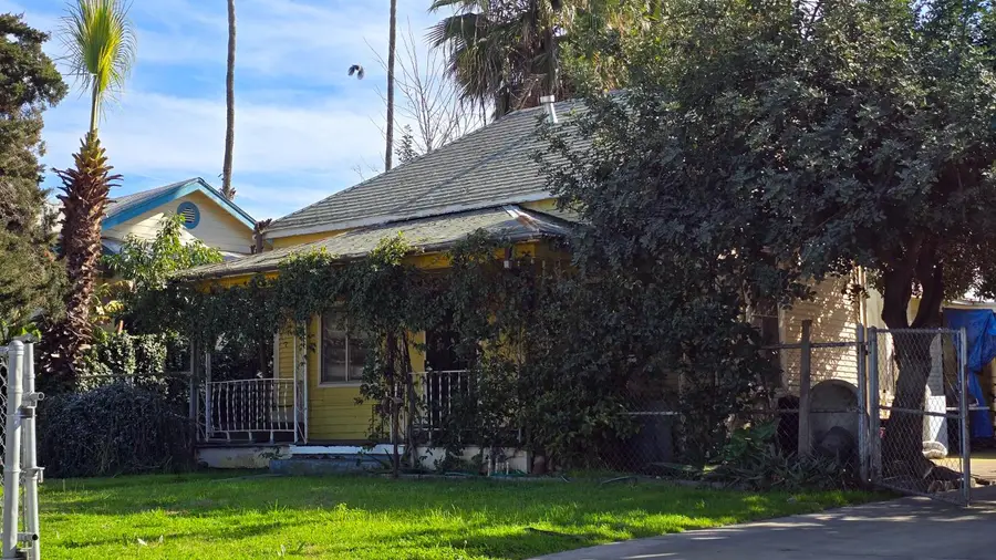 520 E Yale, Dinuba, CA 93618 - #3