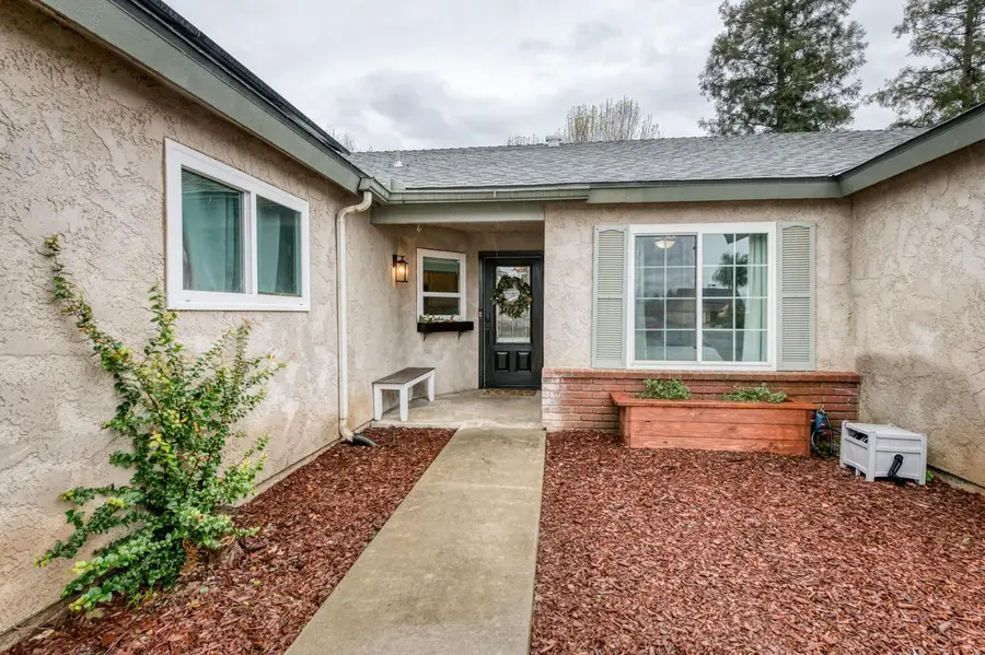 288 W Magill Avenue, Clovis, CA 93612 - #2