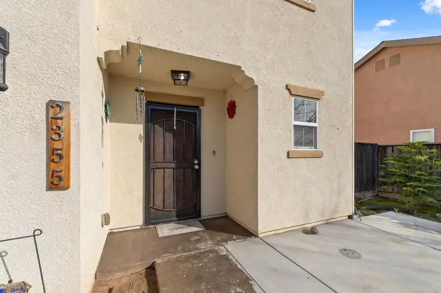 2355 S Rachel Ave, Fresno, CA 93725 - #3