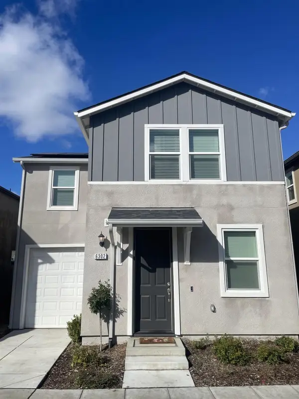 6302 E Moscato Drive, Fresno, CA 93727