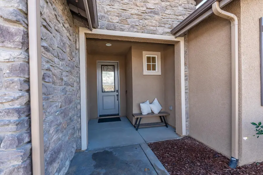 247 Rebel Avenue, Reedley, CA 93654 - #2